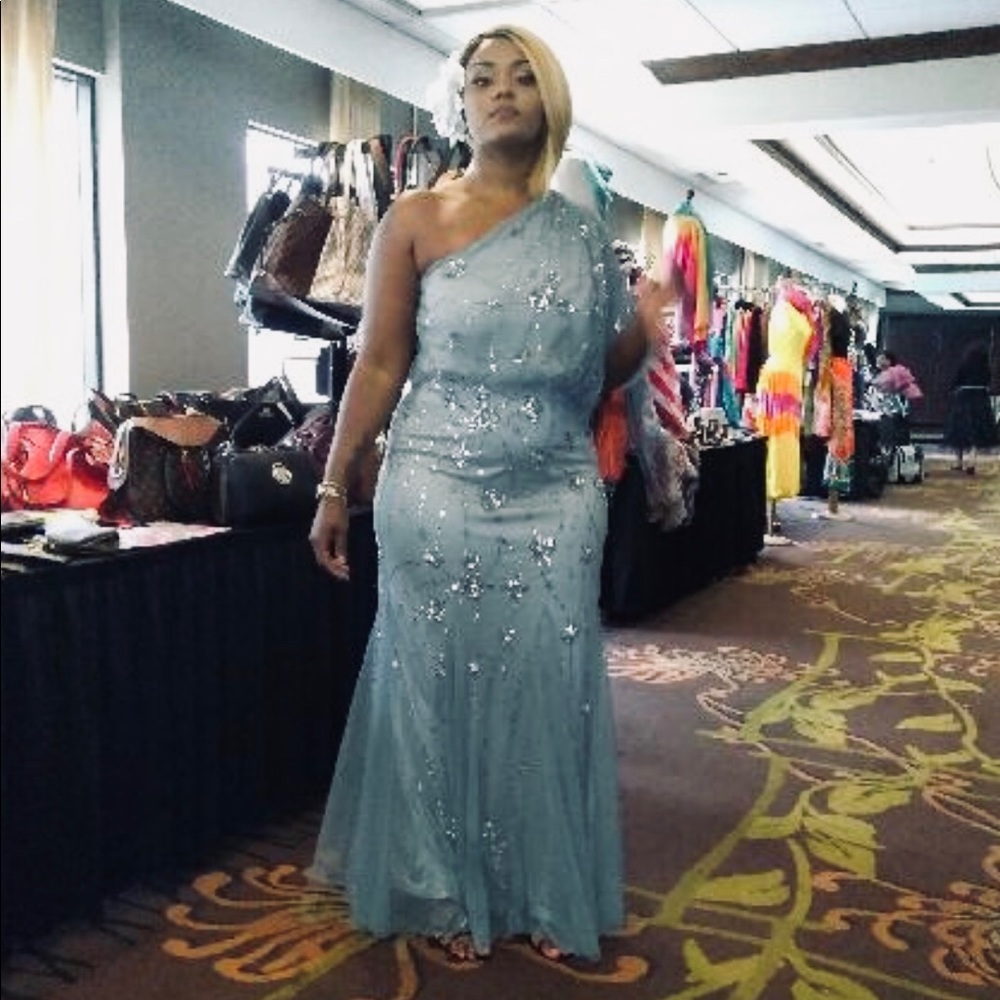 ADRIANNA PAPELL COLLECTION
